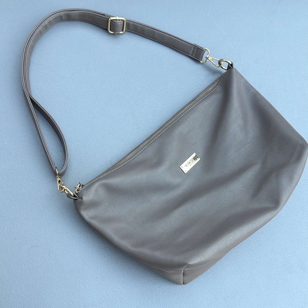 BCBG Crossbody Shoulder Messenger hobo Bag Purse Tan Beige